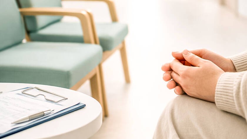 Estás a iniciar a tua prática de terapia? Descobre como começar com profissionalismo, sem o peso de um consultório fixo — passo a passo.